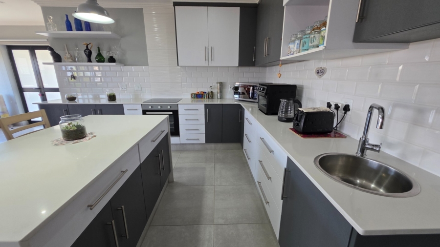 3 Bedroom Property for Sale in Blue Ridge Western Cape